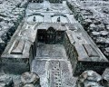 Das etwas grob wirkende Schloss ist im Modell gut zu ertasten